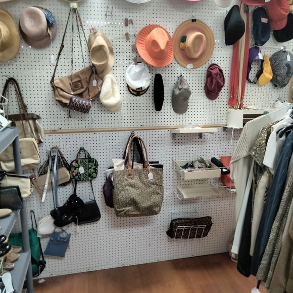 Unclaimeddrycleanering Top 10% Seller - Picture 12 of 16